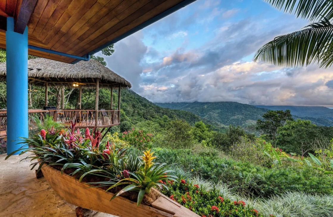 Refugio Madreselva tropical garden and mountain view